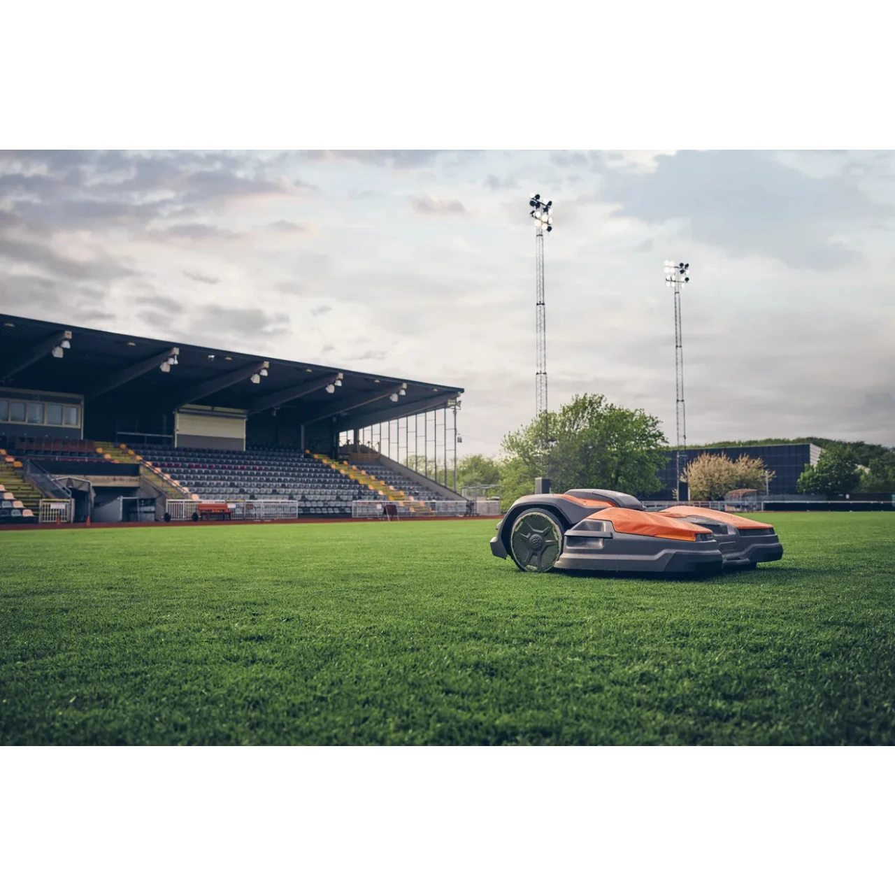 Husqvarna Mähroboter Ceora 544 EPOS - Grundgerät Ohne Mähdeck 4 Husqvarna Mähroboter Ceora 544 EPOS - Grundgerät Ohne Mähdeck – Bild 2